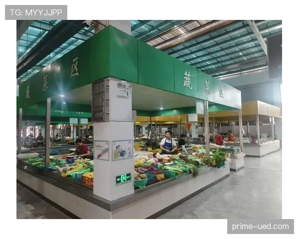 唐佳豪去菜市场那张图太冲击了,提菜篮的手和旁边那辆车完全不是一个世界 唐佳豪去菜市场那张图太冲击了,提菜篮的手和旁边那辆车完全不是一个世界