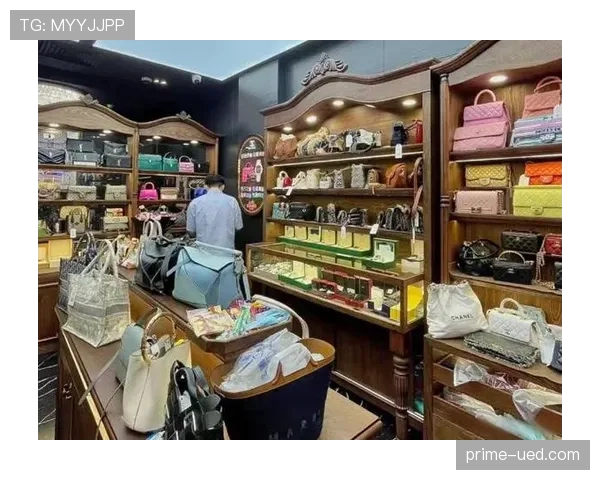 拉菲尼亚训练完直接去奢侈品店刷空卡? 拉菲尼亚训练完直接去奢侈品店刷空卡?